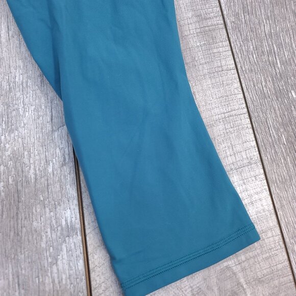 Athleta Pants Womens XL Blue Salutation High Rise Capri Lightweight Knit Comfort - Picture 3 of 7
